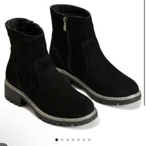 Seven7 Bestie black vegan suede lug sole Chelsea boot 10